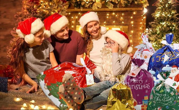 Gift Bags,Assorted Size Christmas Gift Bags With Tags,Christmas Drawstring Gift Bags, Holiday Gift Wrapping Sack 4